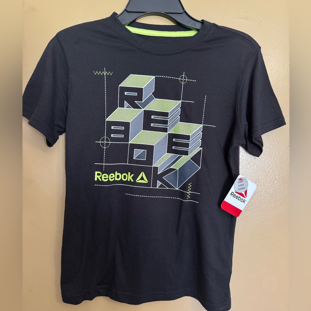 NWT Boys Reebok Black Graphic T-Shirt